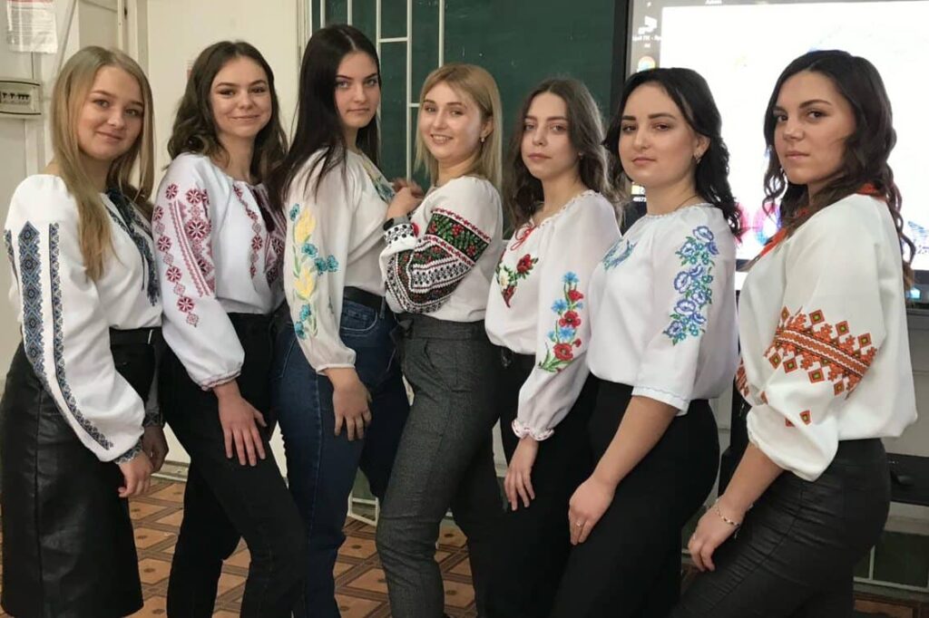 19 травня 2022 року День вишиванки %D0%B7%D0%BE%D0%B1%D1%80%D0%B0%D0%B6%D0%B5%D0%BD%D0%BD%D1%8F Viber 2022 05 19 21 56 27 551 1024x682