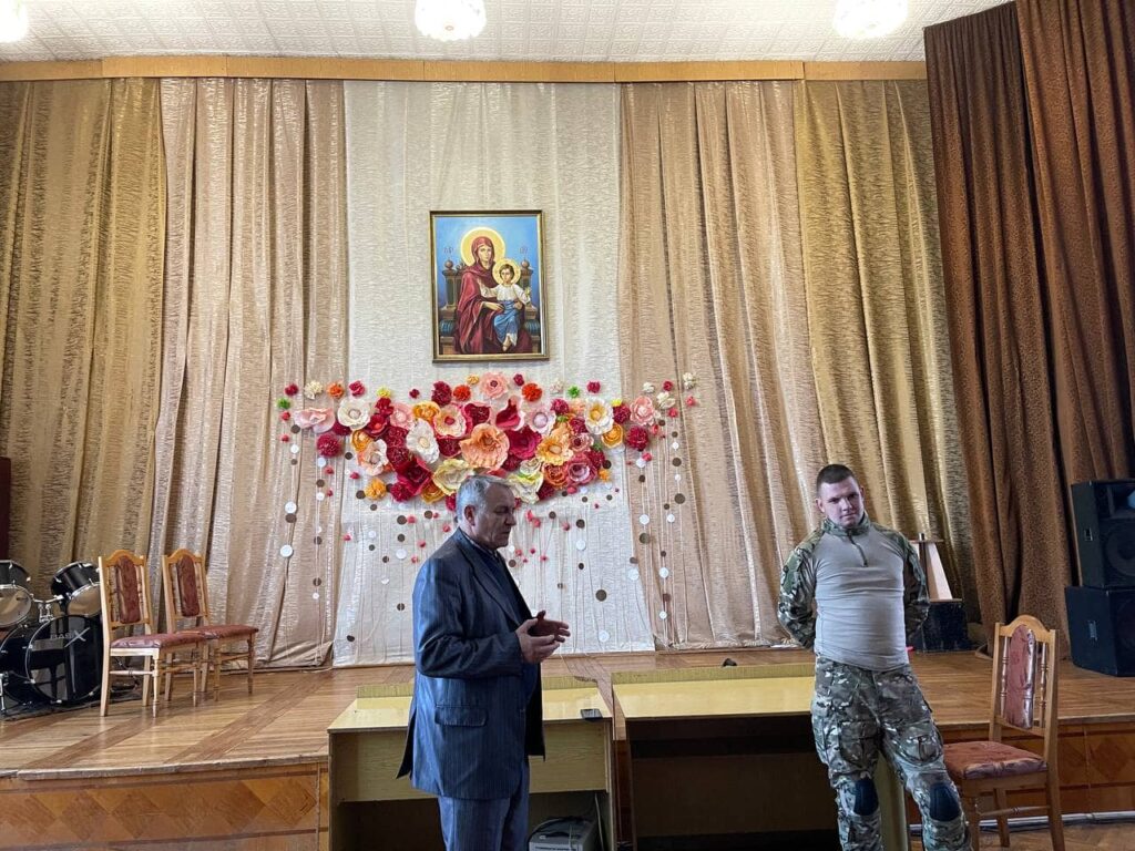 У Самбірському педагогічному коледжі імені Івана Филипчака відбулася зустріч з випускником відділення фізичного виховання Юрієм. 313393673 1701318506934745 4357006311541498849 N 1024x768