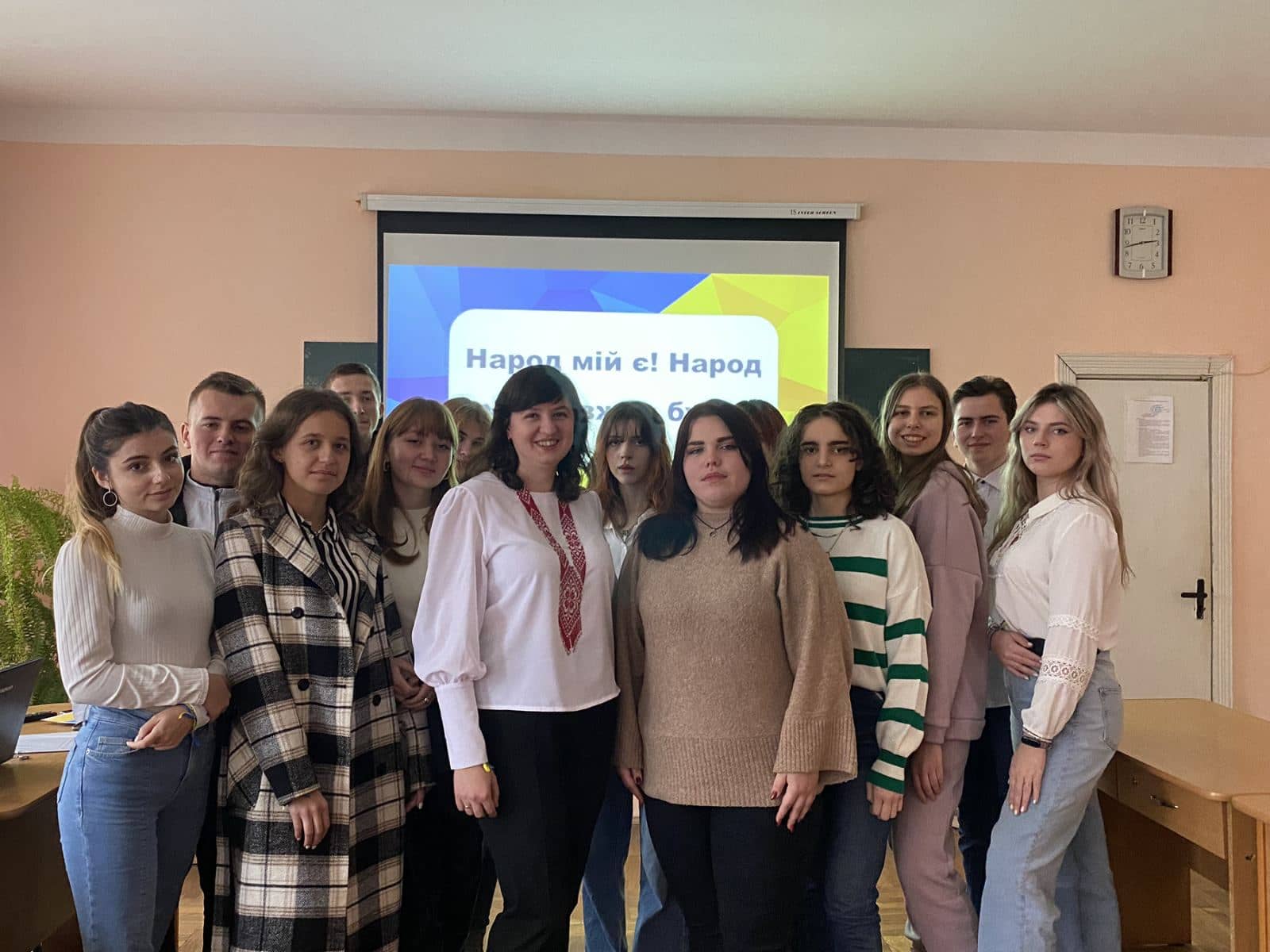 Виховний захід до Дня Гідності і Свободи на тему "Народ мій є! Народ мій завжди буде " зображення viber 2022 11 23 15 04 20 876