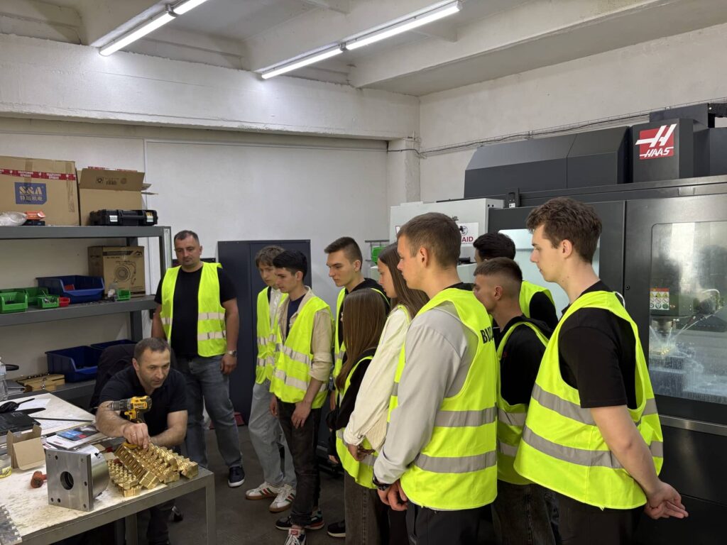 Формування професійних компетентностей студентів під час навчальної екскурсії на підприємство %D0%B7%D0%BE%D0%B1%D1%80%D0%B0%D0%B6%D0%B5%D0%BD%D0%BD%D1%8F Viber 2026 05 09 09 12 20 050 1024x768